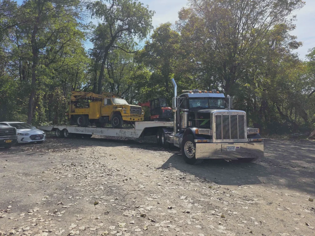 Citywide Automotive heavy-duty Peterbilt flatbed hauling a drill rig truck and a Kubota excavator in Putnam Valley, NY