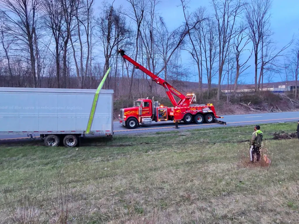 Citywide 75-ton wrecker uprighting a refrigerated reefer trailer in the Hudson Valley, NY